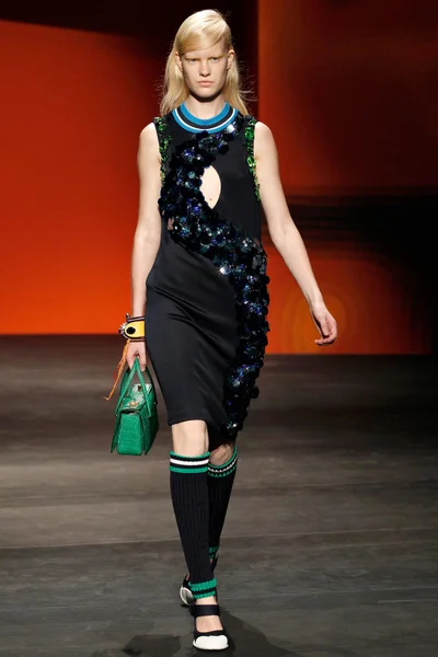 Look 16
